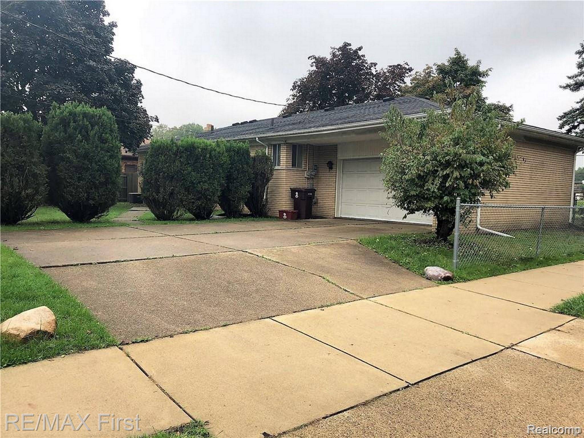 Center Line, MI 48015,25250 ALEX