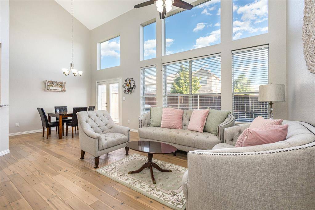 Plano, TX 75025,913 Avondale Lane