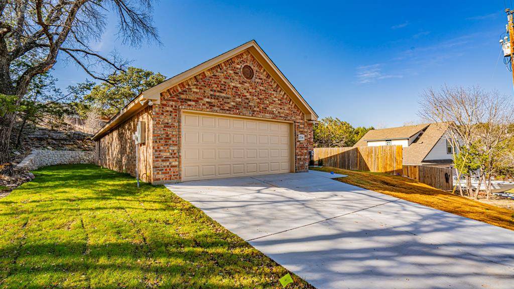 Granbury, TX 76048,2718 Austin Drive