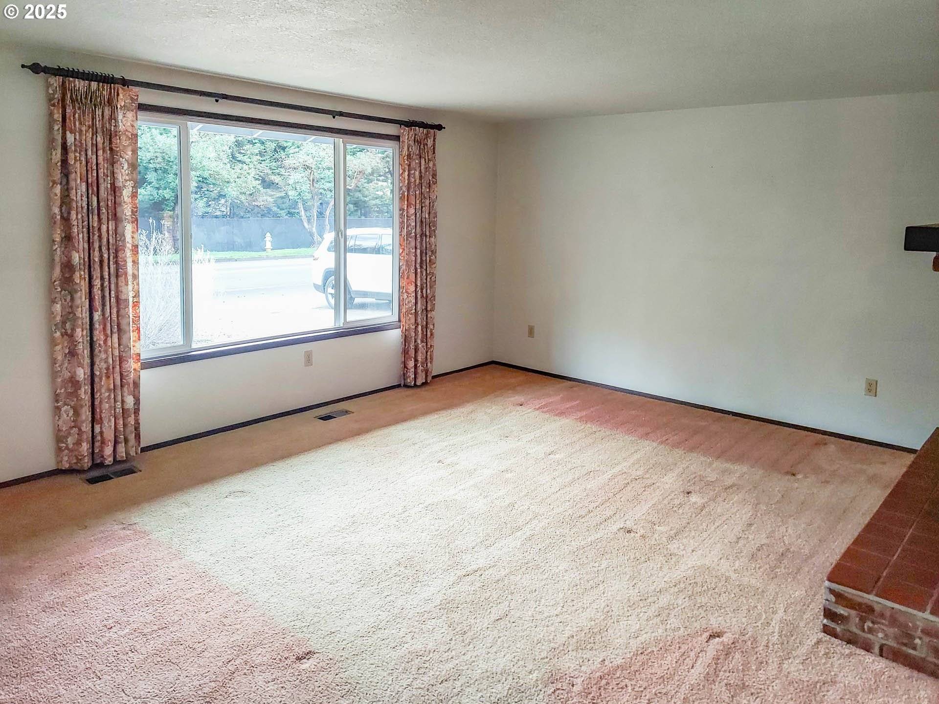 Roseburg, OR 97471,210 CHEROKEE AVE