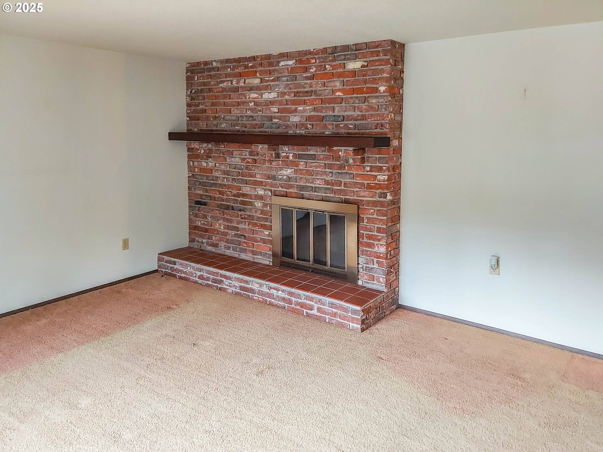 Roseburg, OR 97471,210 CHEROKEE AVE