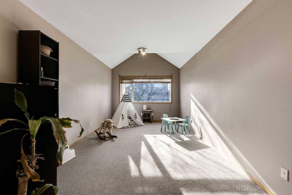 Strathmore, AB T1P 1T8,100 Hillview RD