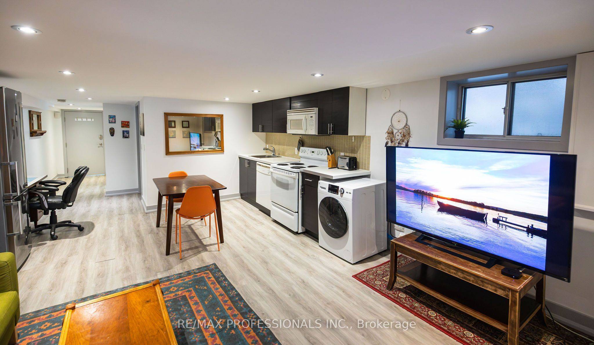 Toronto C02, ON M6G 3E6,627 Christie ST #Lower