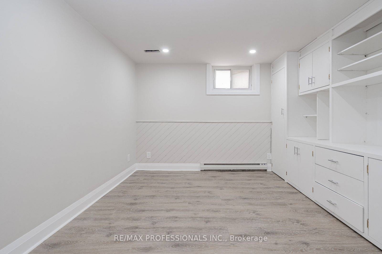 Toronto W08, ON M9B 2M1,364 Rathburn RD