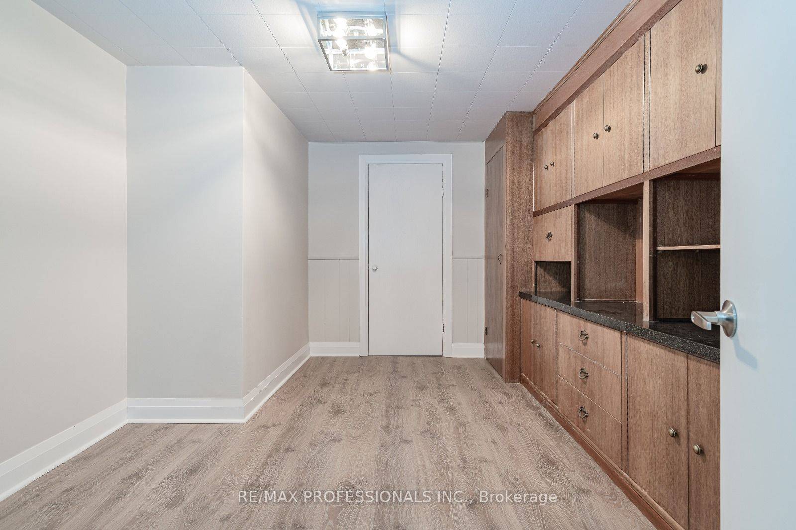 Toronto W08, ON M9B 2M1,364 Rathburn RD