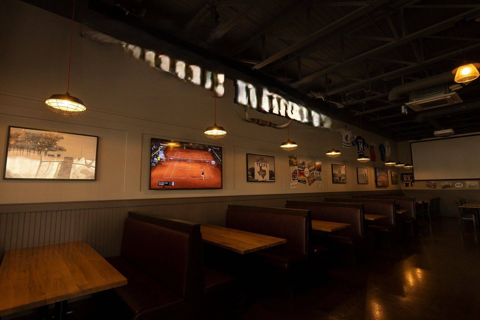 Mississauga, ON L4Y 1A6,1077 North Service RD #13