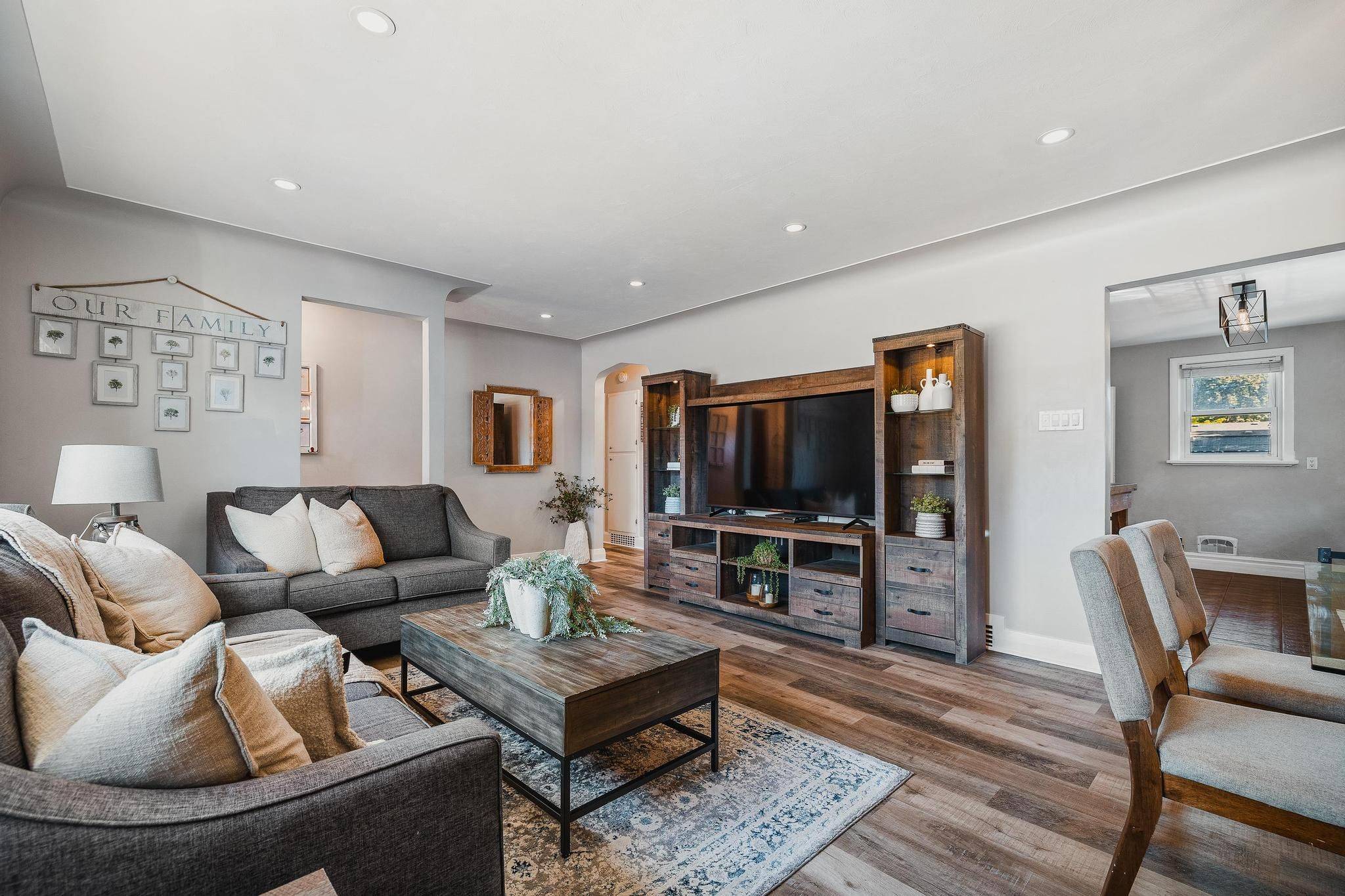 Kitchener, ON N2H 2C1,300 Melrose AVE