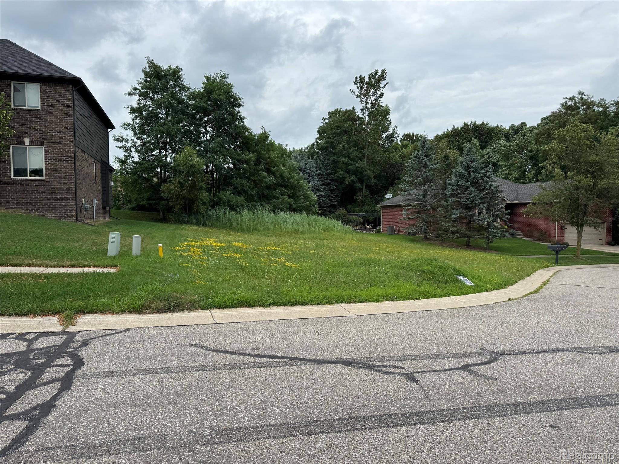 Auburn Hills, MI 48326,3633 Thornwood DR