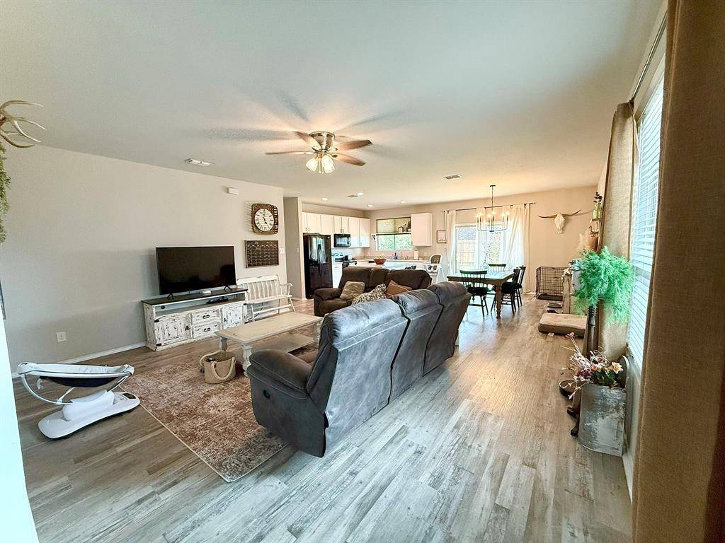 Van Alstyne, TX 75495,905 Ravenwood Lane