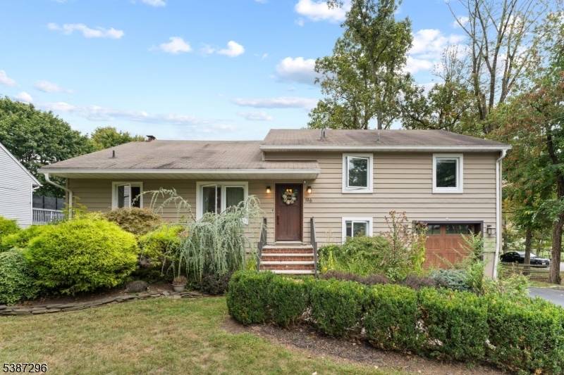 North Caldwell Boro, NJ 07006,196 Mountain Ave