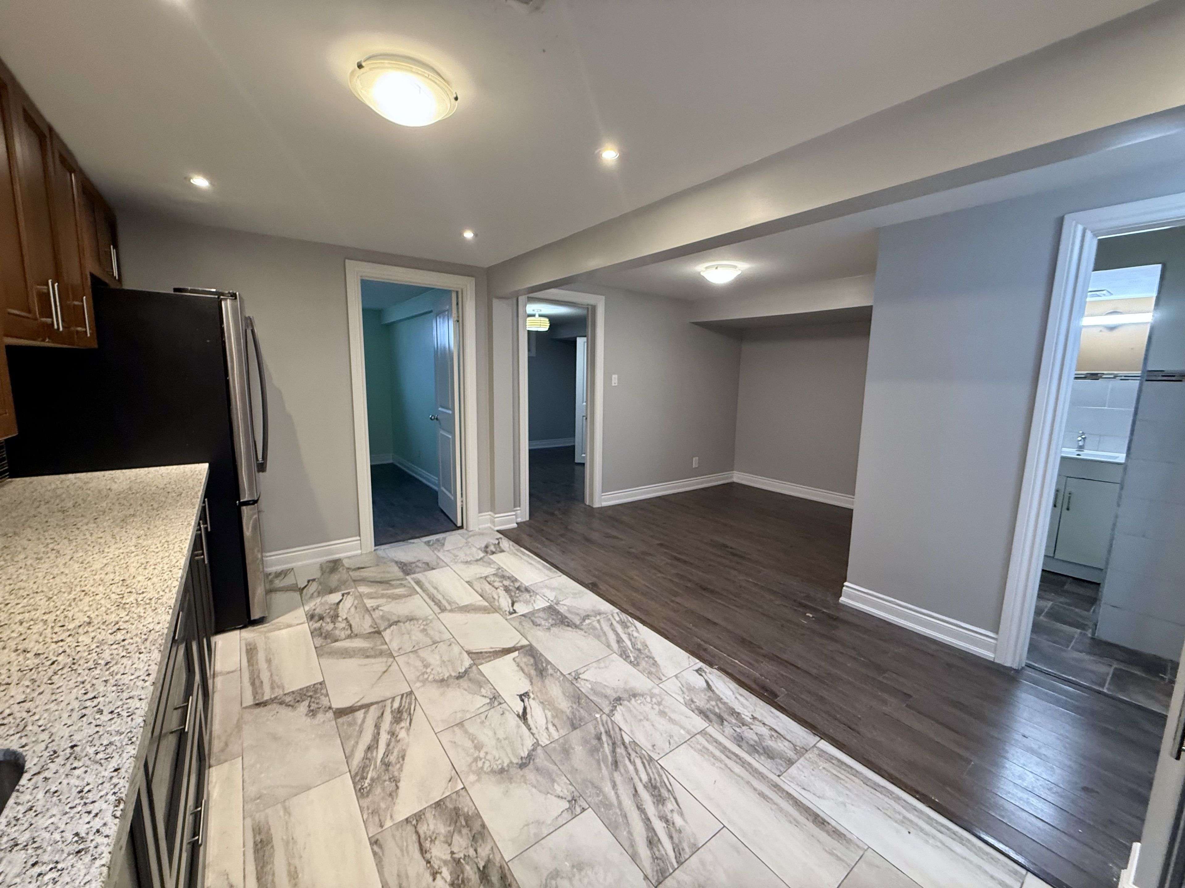 Mississauga, ON L4Y 2J4,926 Flagship DR #Lower 2