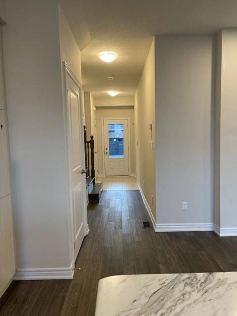 Hamilton, ON L8E 0K7,6 Mockingbird LN