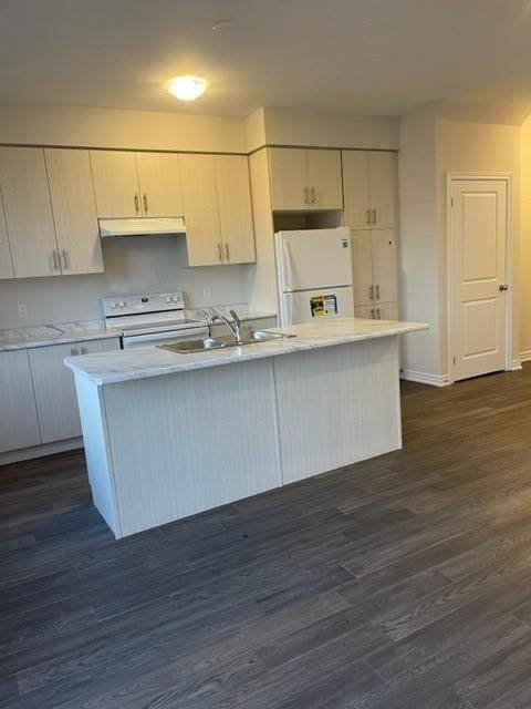 Hamilton, ON L8E 0K7,6 Mockingbird LN