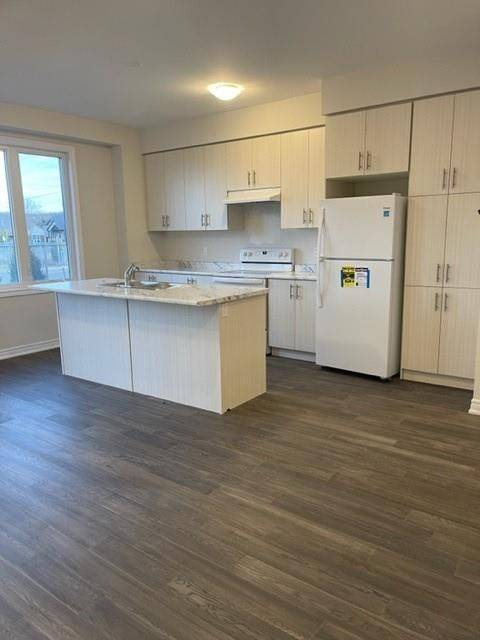 Hamilton, ON L8E 0K7,6 Mockingbird LN