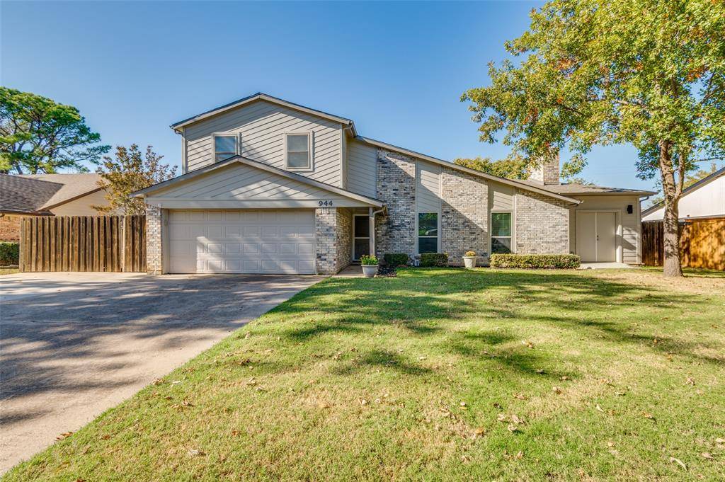 Grapevine, TX 76051,944 Hummingbird Trail