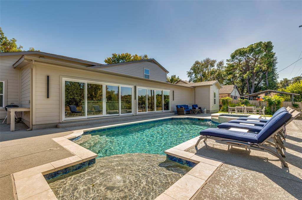 Grapevine, TX 76051,944 Hummingbird Trail