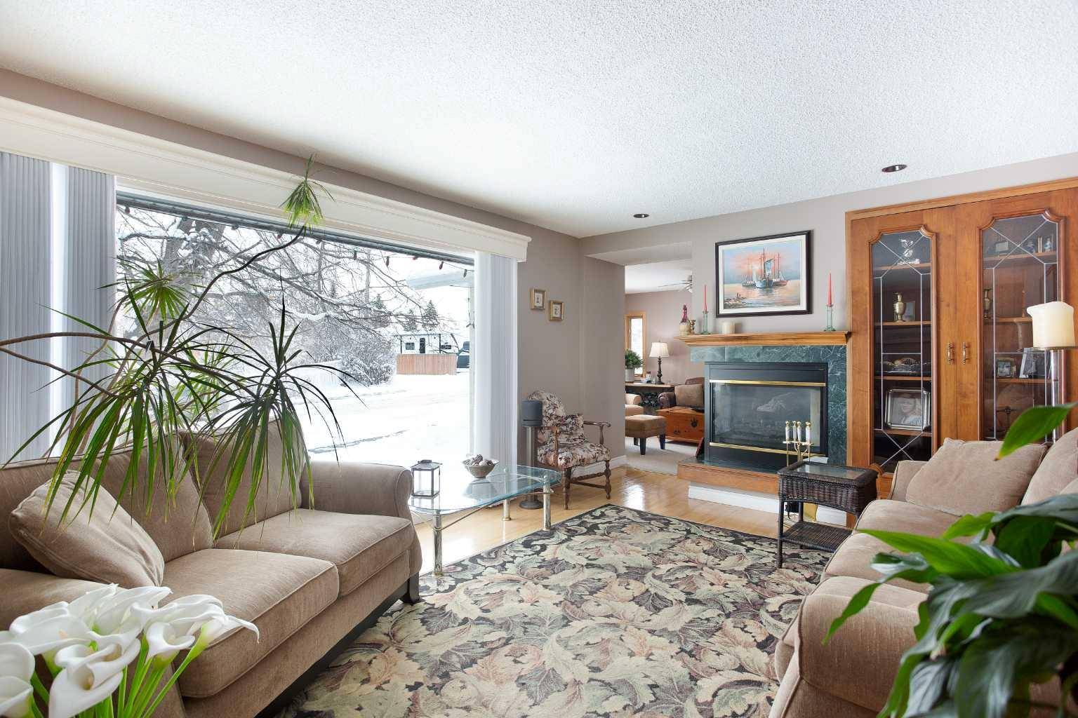 Calgary, AB T3E 4A1,2607 Kelwood DR SW