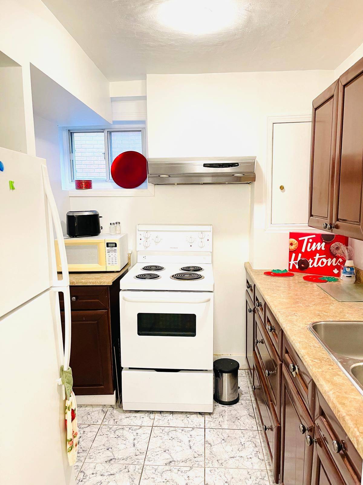 Toronto W06, ON M8V 3N7,73 Twenty Fourth BSMT ST #A