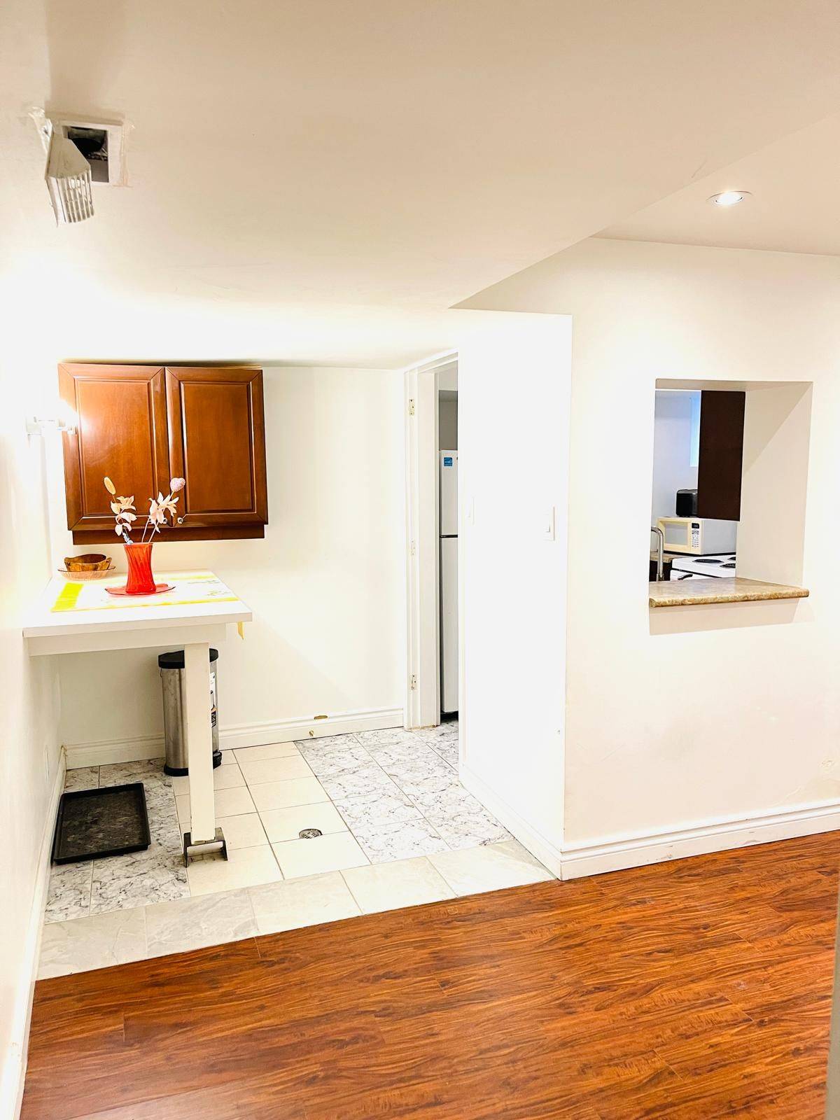 Toronto W06, ON M8V 3N7,73 Twenty Fourth BSMT ST #A