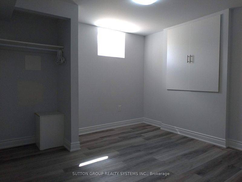 Mississauga, ON L5V 3C4,4297 Trailmaster DR #B 2