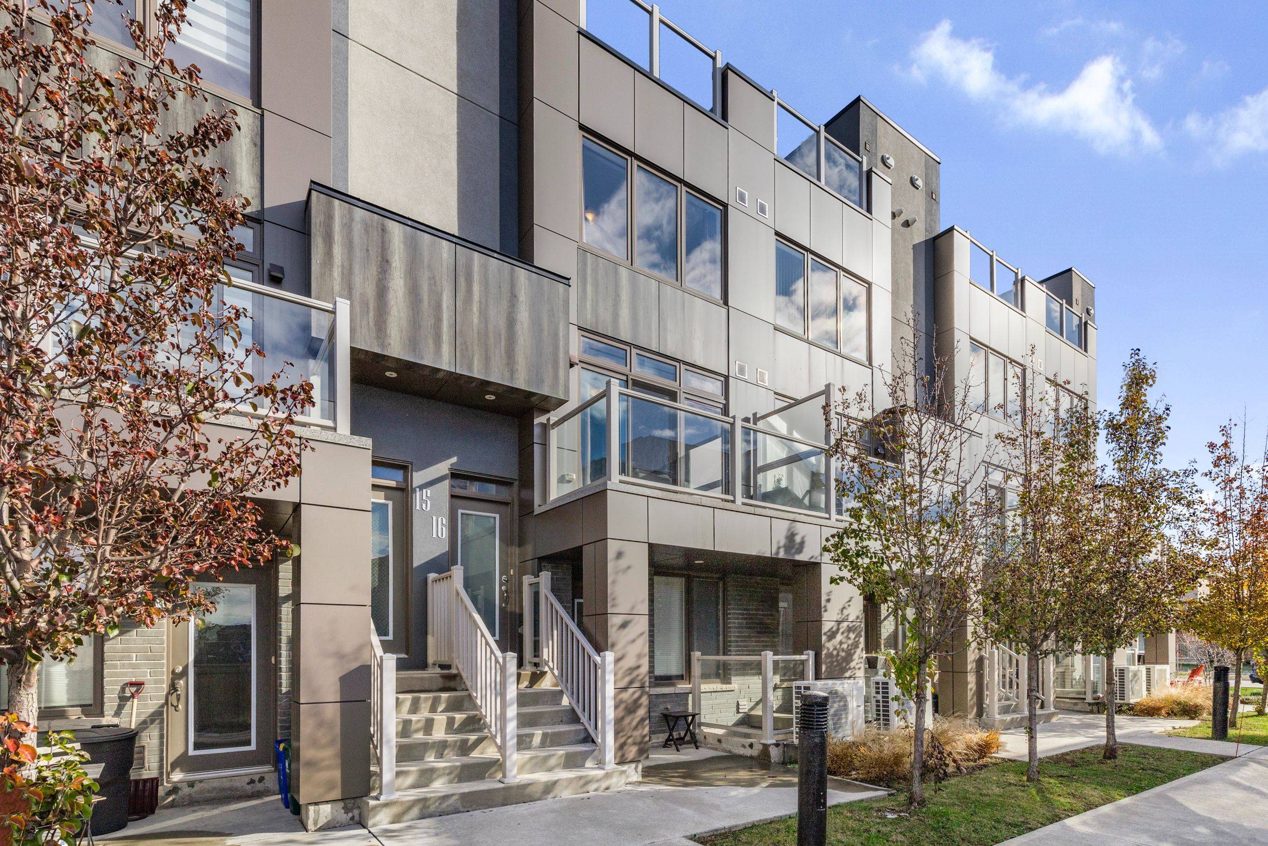 Hamilton, ON L8B 1W6,261 Skinner RD #16