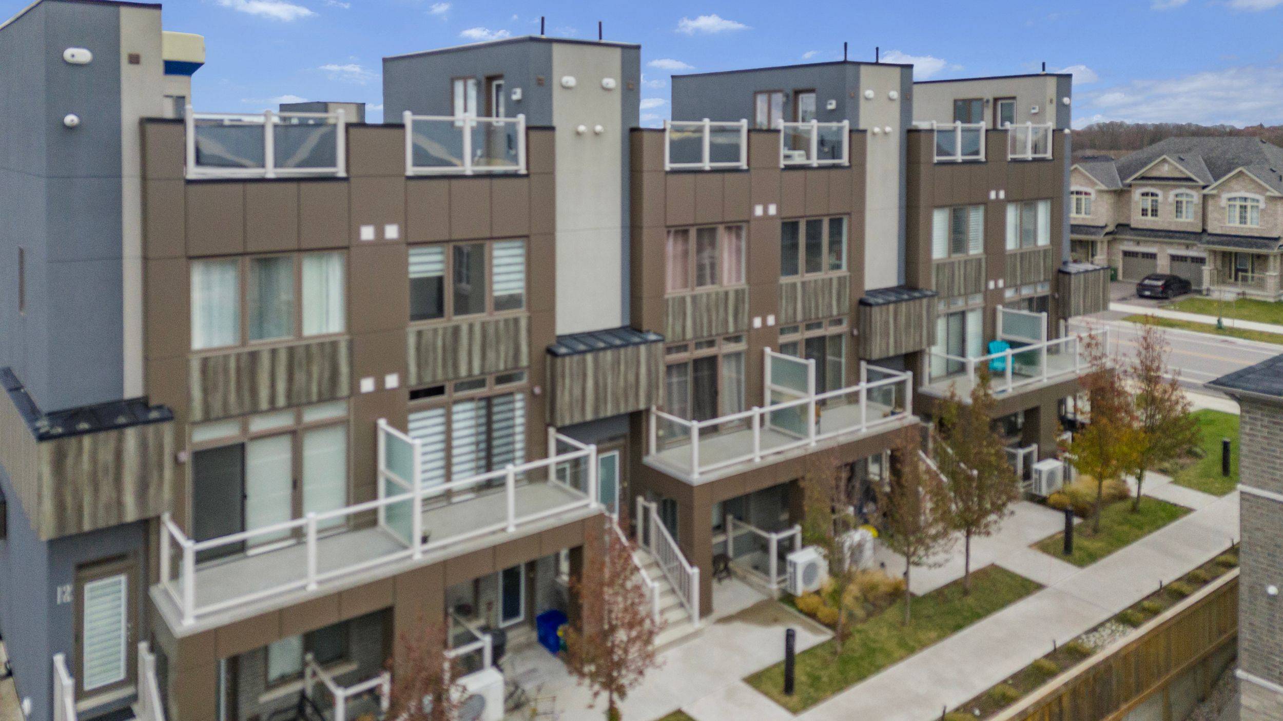 Hamilton, ON L8B 1W6,261 Skinner RD #16