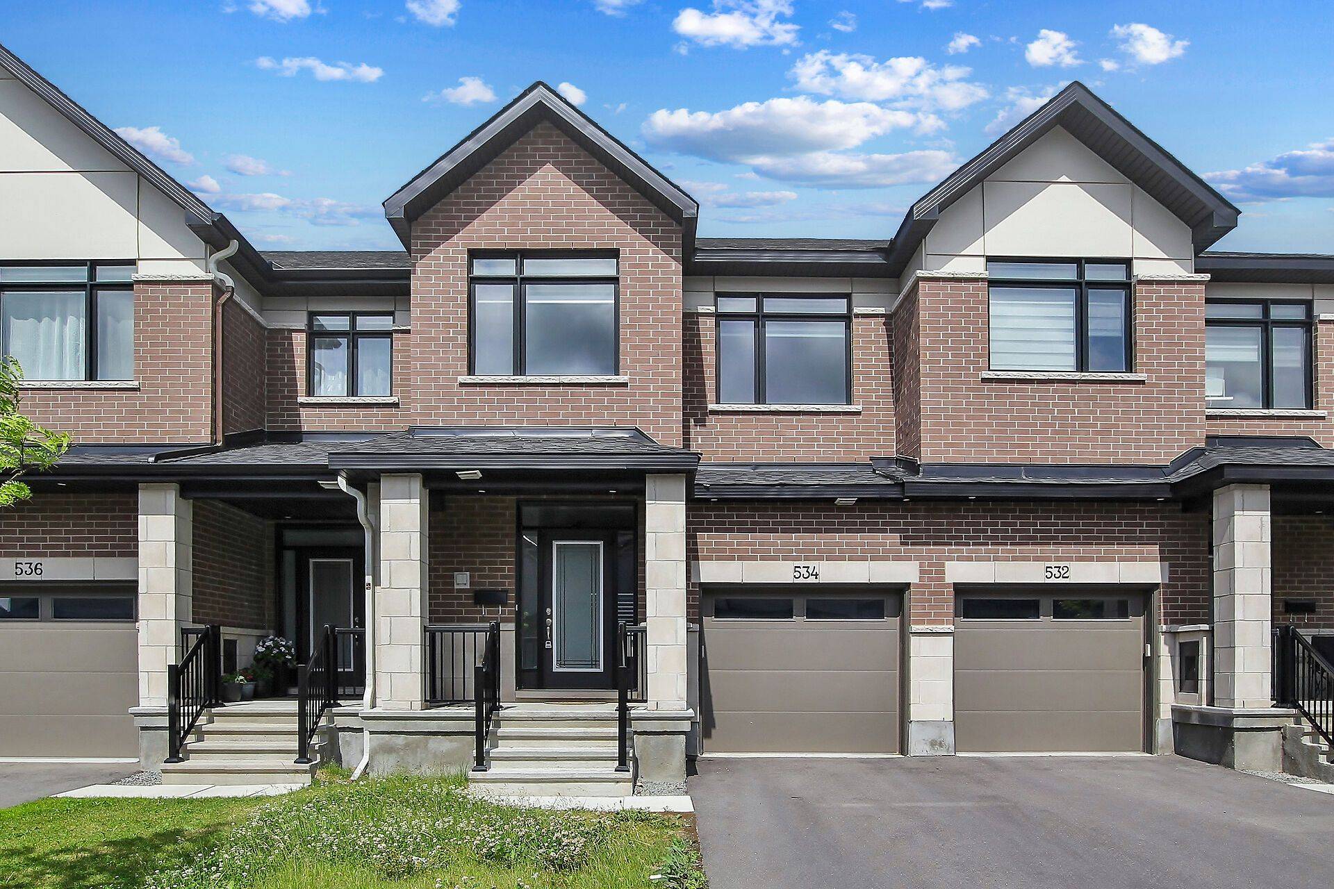 Barrhaven, ON K2J 6Z1,534 CORRETTO PL