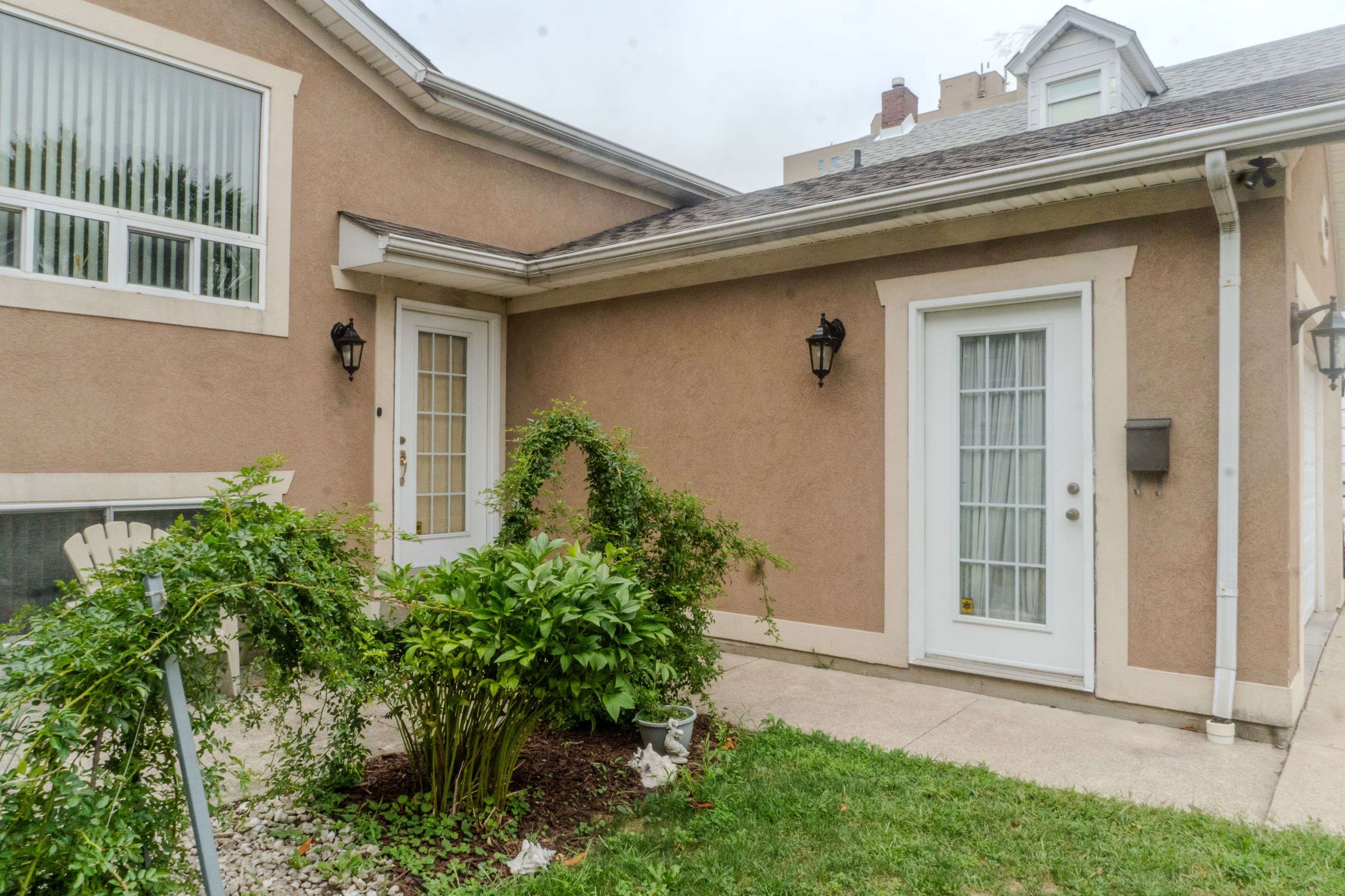 Windsor, ON N9A 5G9,185 Elm AVE