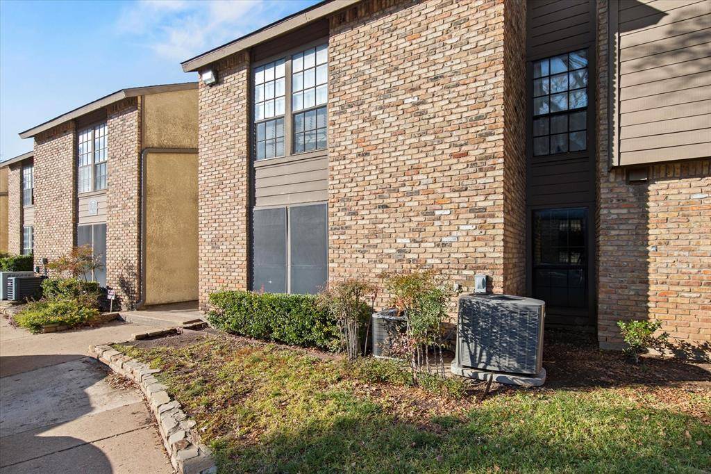 Dallas, TX 75248,15221 Berry Trail #709