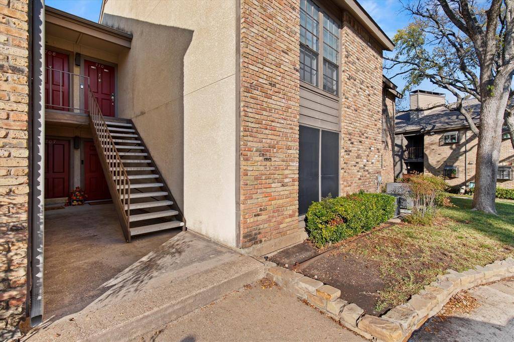 Dallas, TX 75248,15221 Berry Trail #709