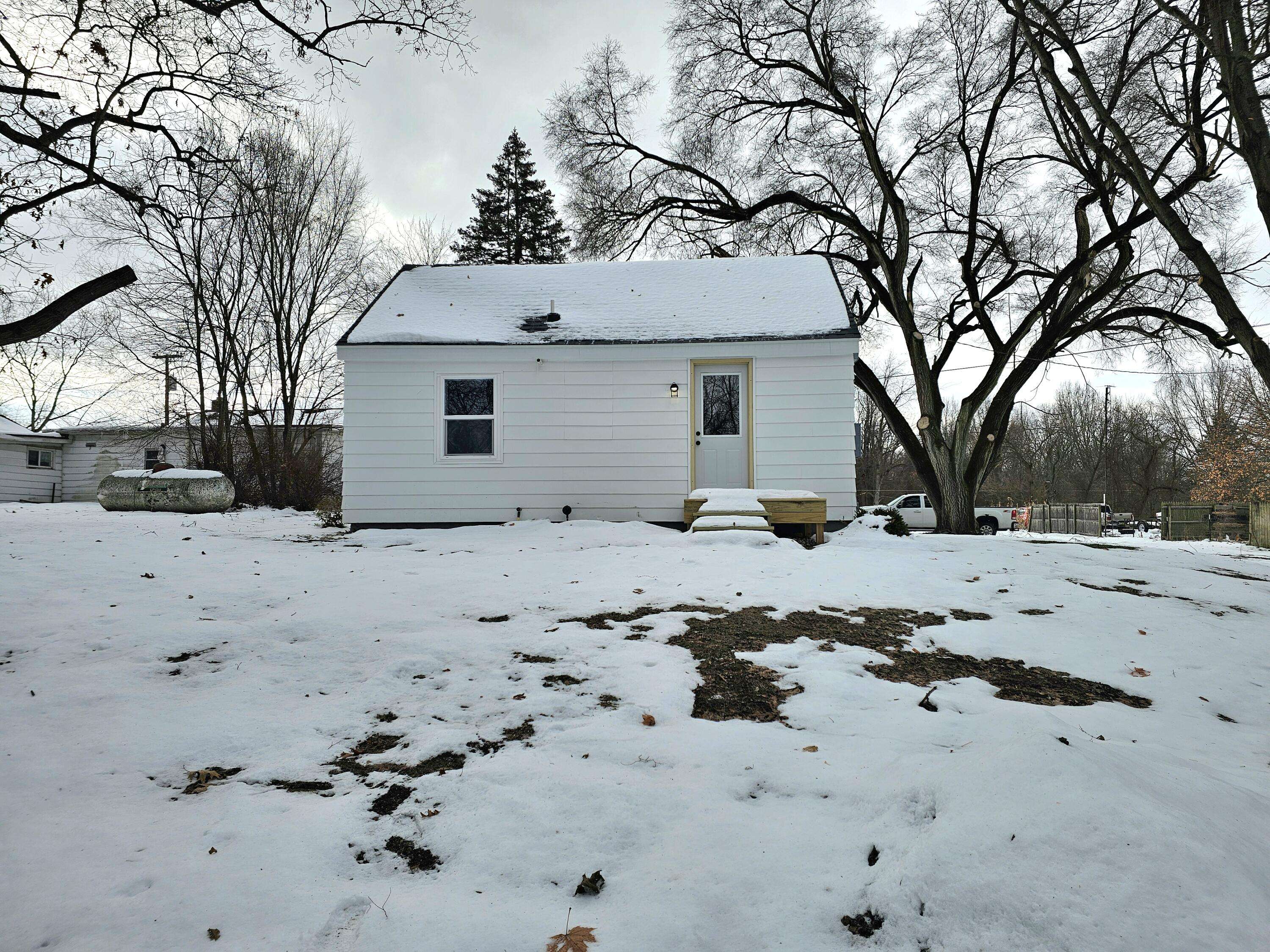 White Pigeon, MI 49099,19916 Us-12