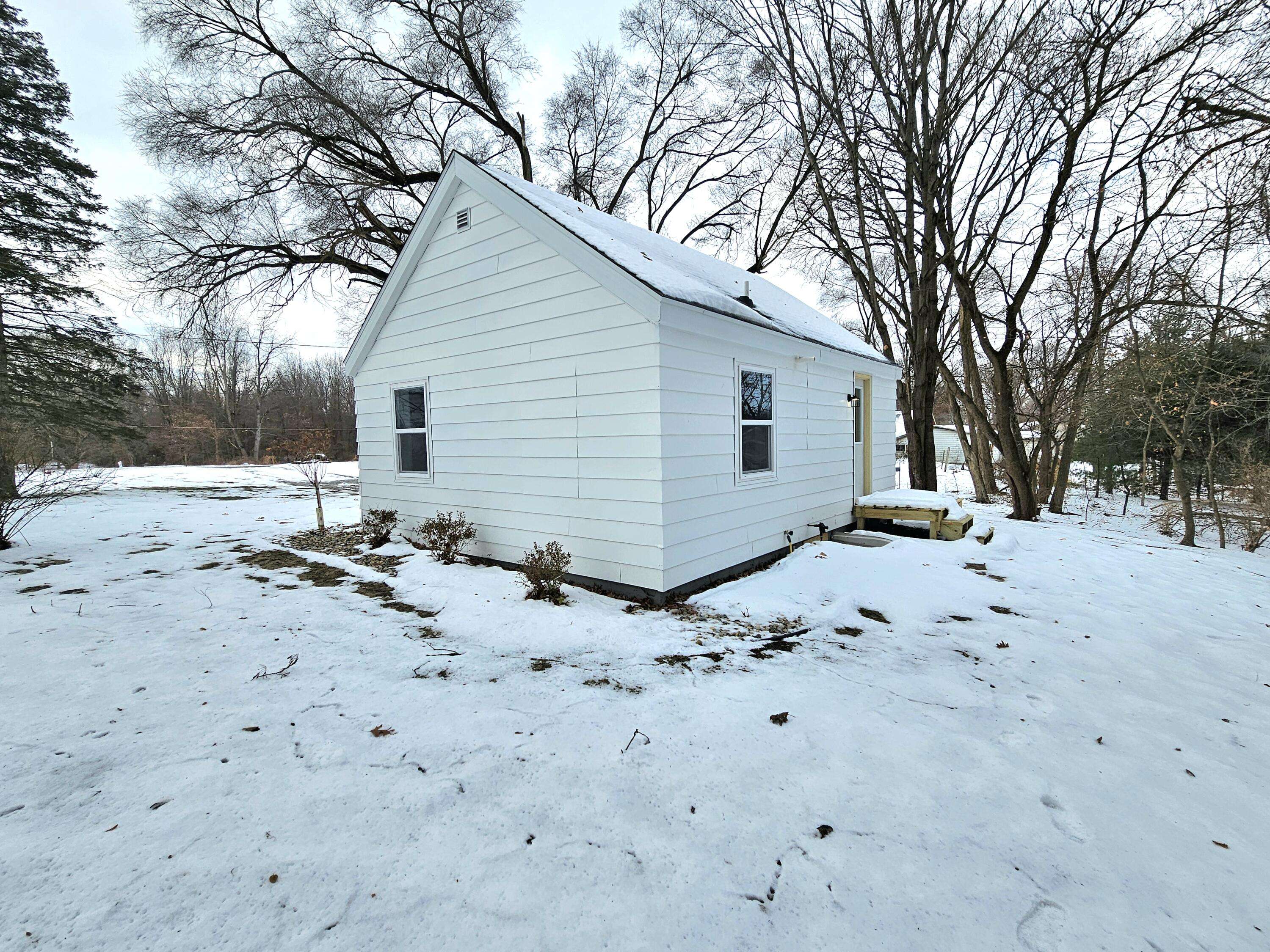 White Pigeon, MI 49099,19916 Us-12