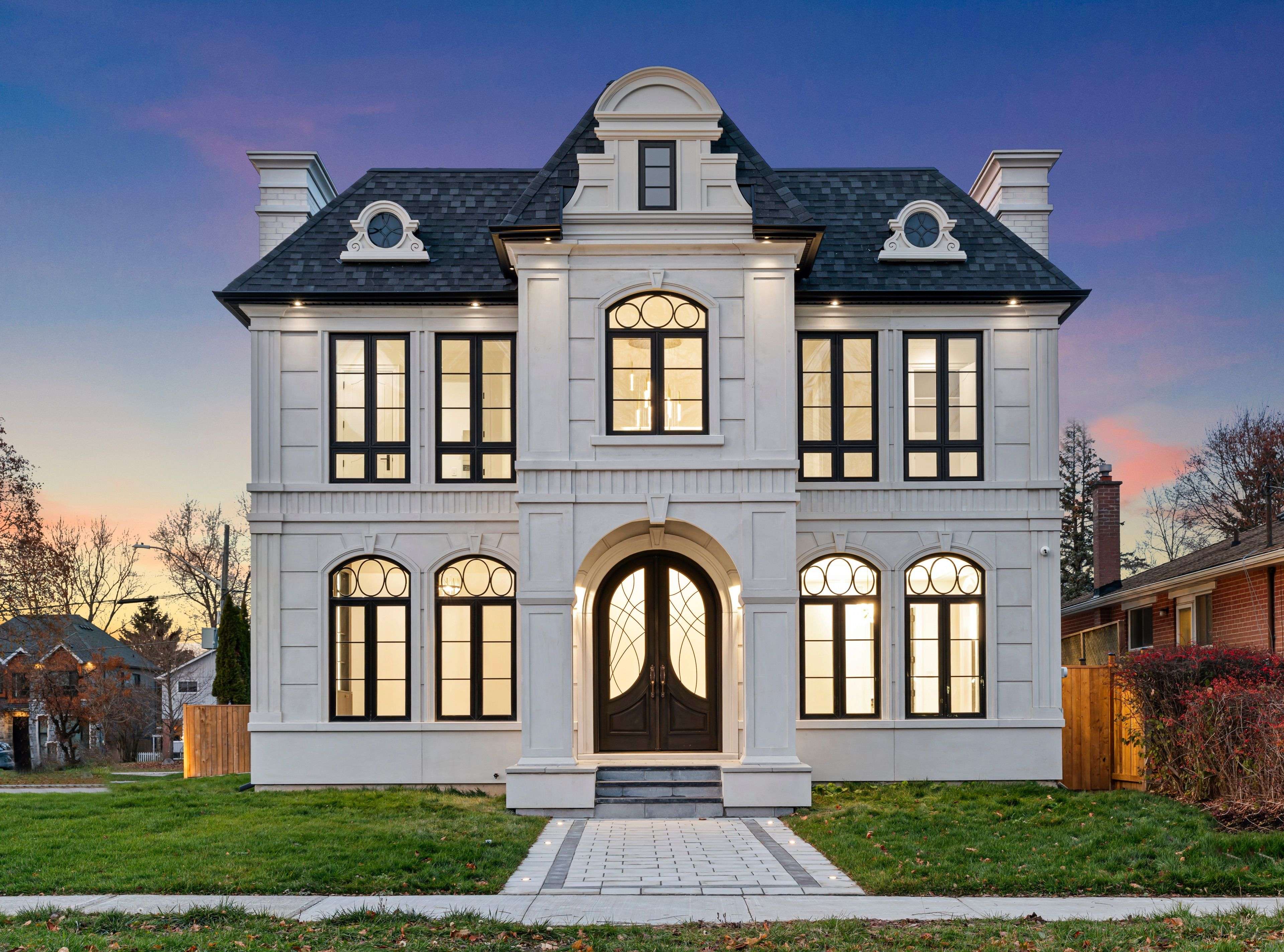 Aurora, ON L4G 1Y5,52 Child DR