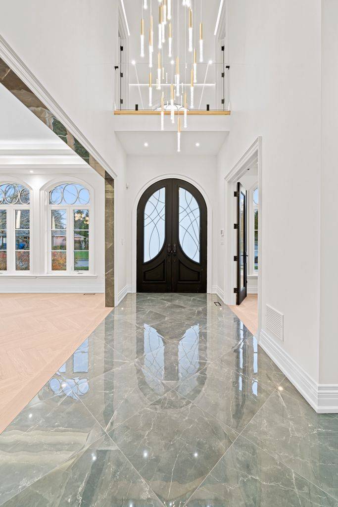 Aurora, ON L4G 1Y5,52 Child DR