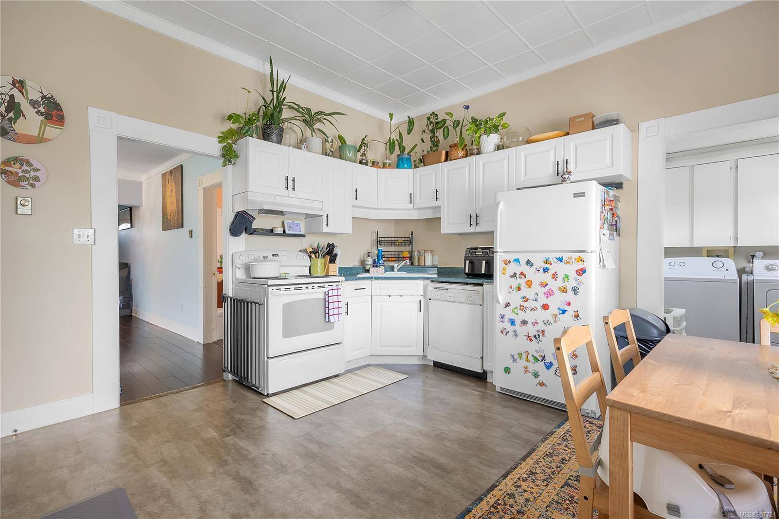 Nanaimo, BC V9R 2J7,540 Kennedy St