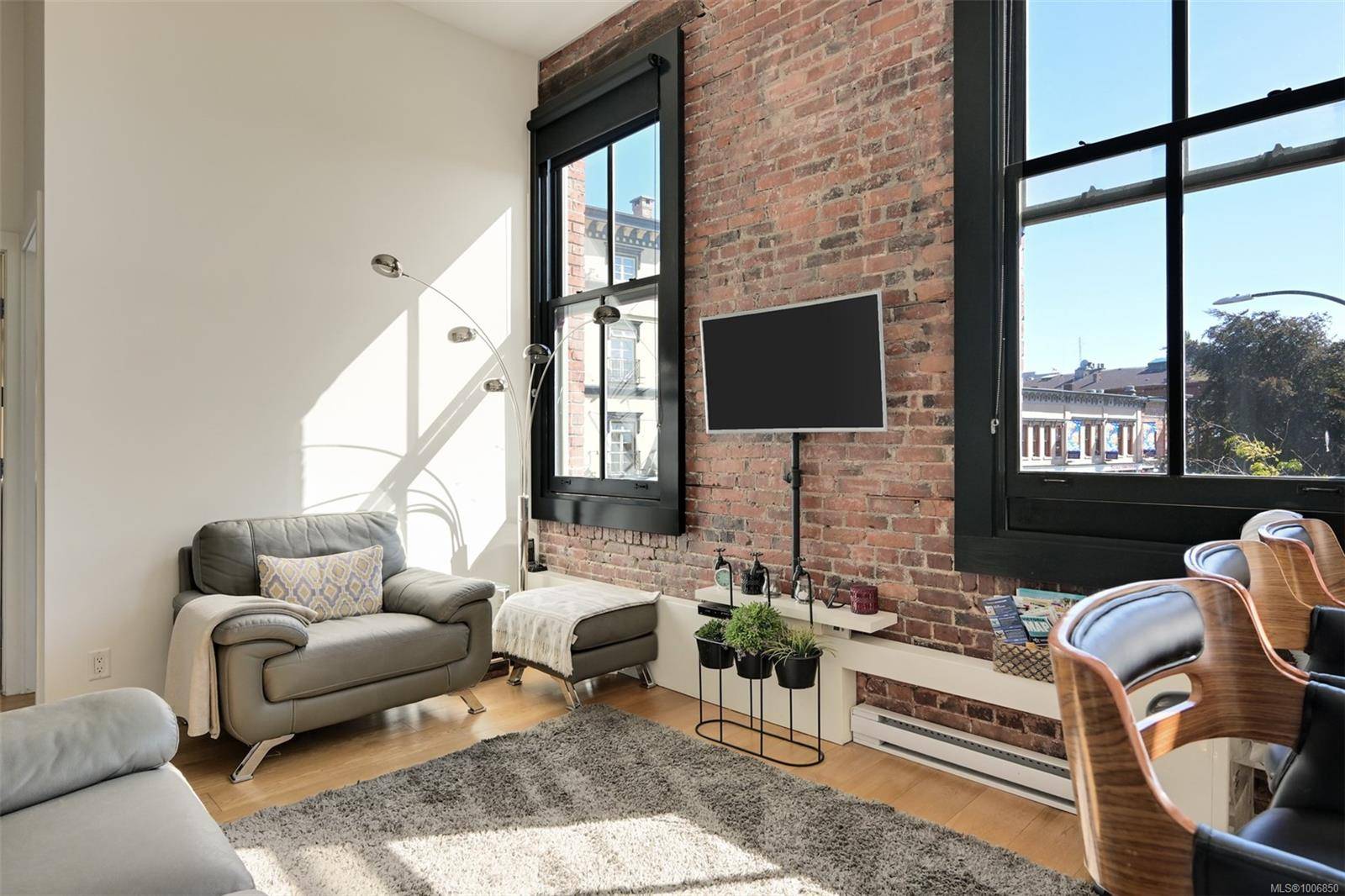 Victoria, BC V8W 0E3,1610 Store St #225