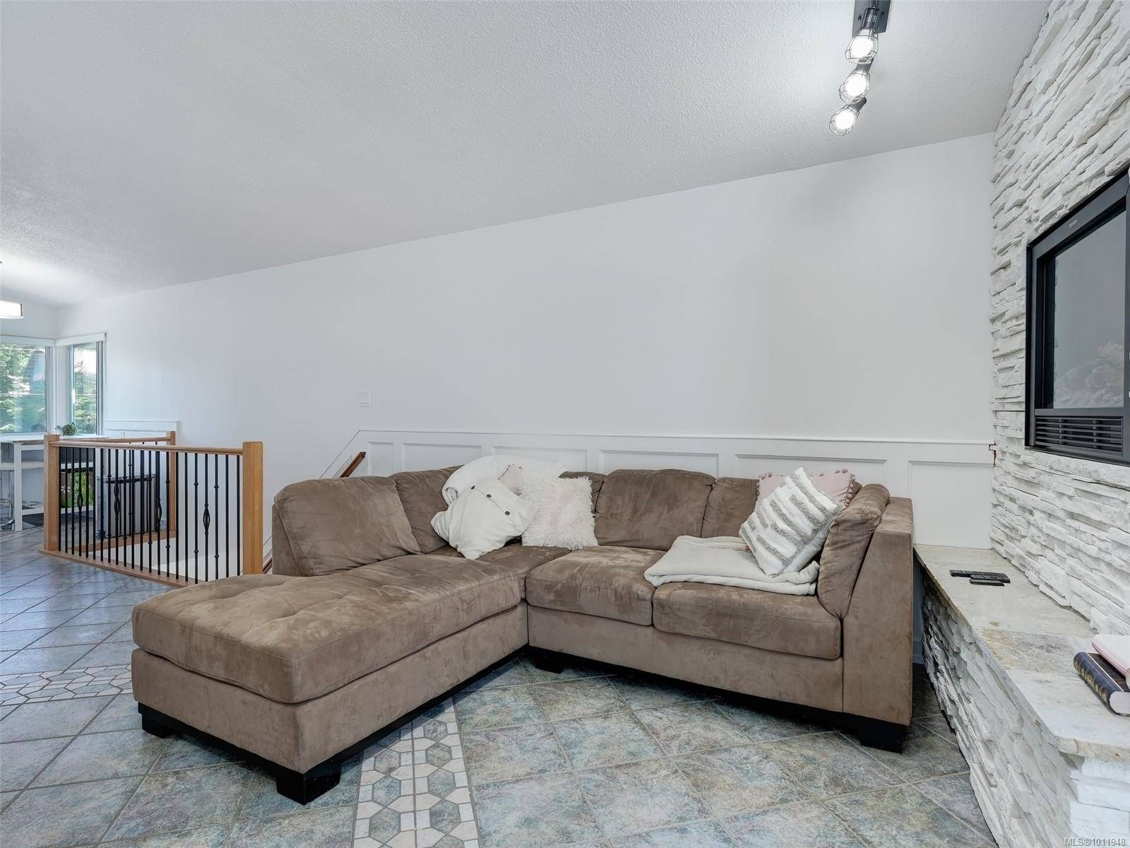 Sooke, BC V9Z 0B8,6110 Seabroom Rd #5