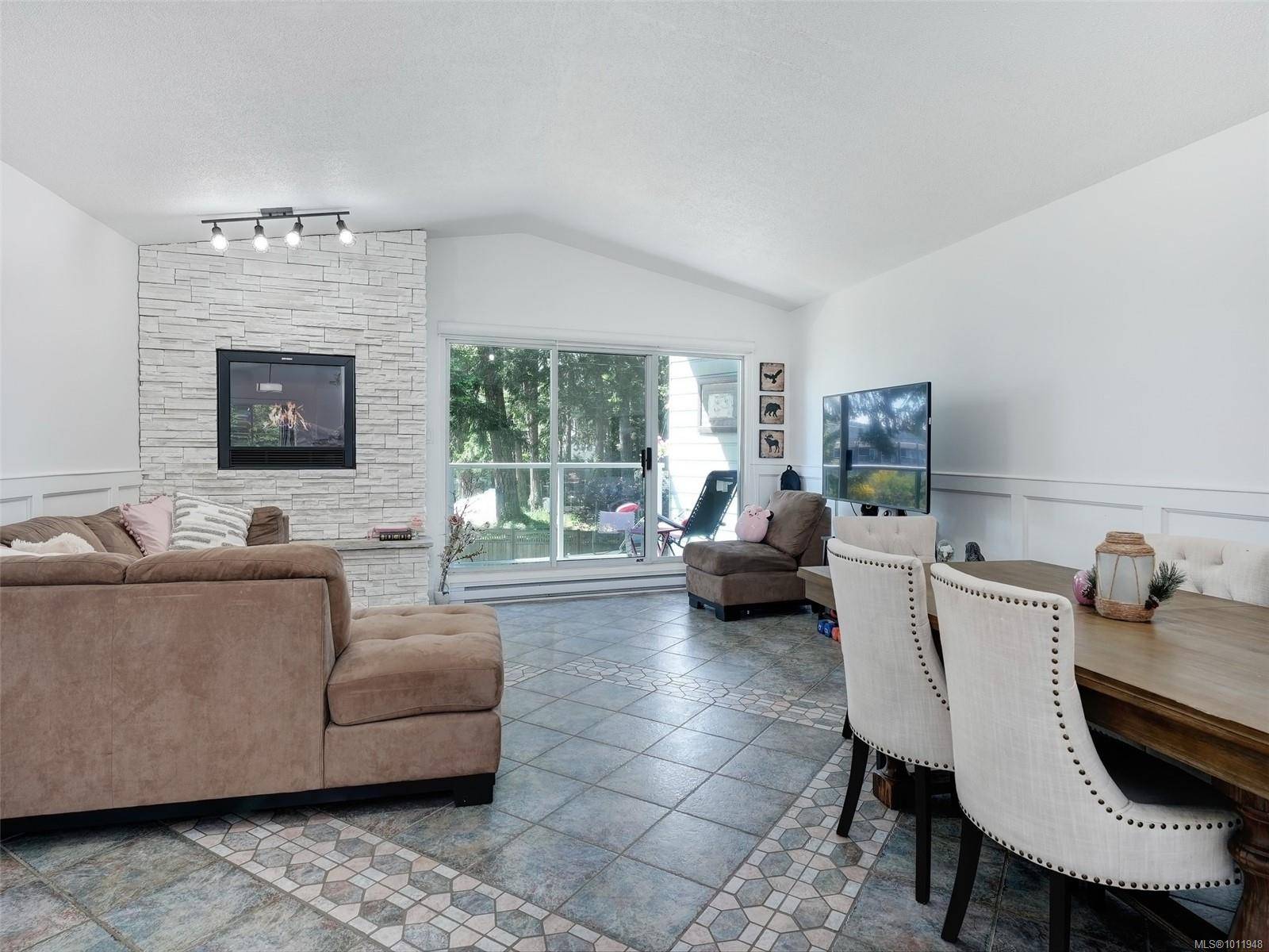 Sooke, BC V9Z 0B8,6110 Seabroom Rd #5