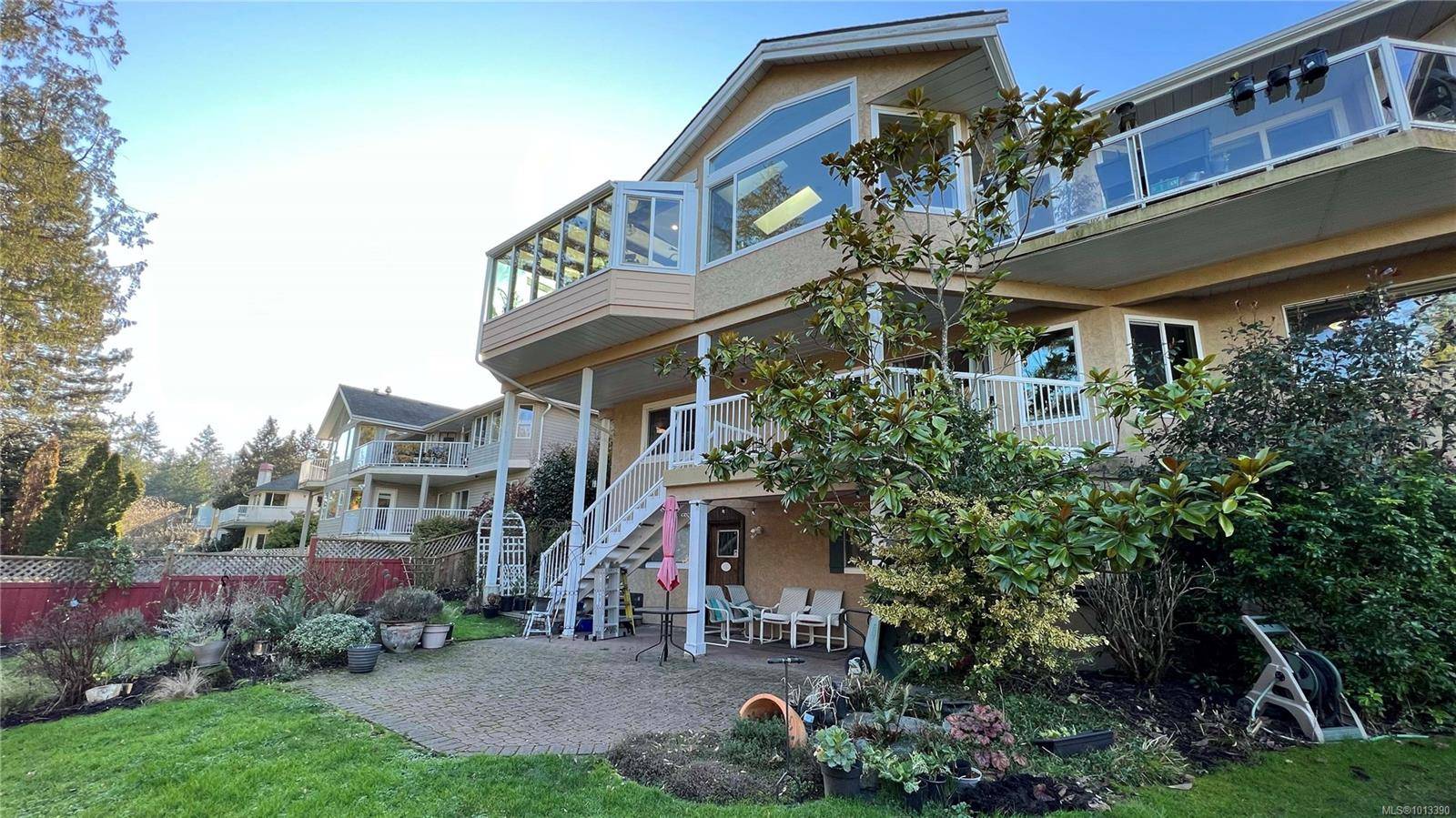 Saanich, BC V8Y 2X3,986 Seapearl Pl