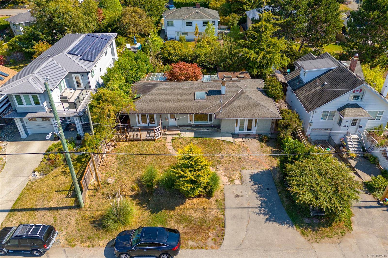 Oak Bay, BC V8S 2H6,2078 Quimper St