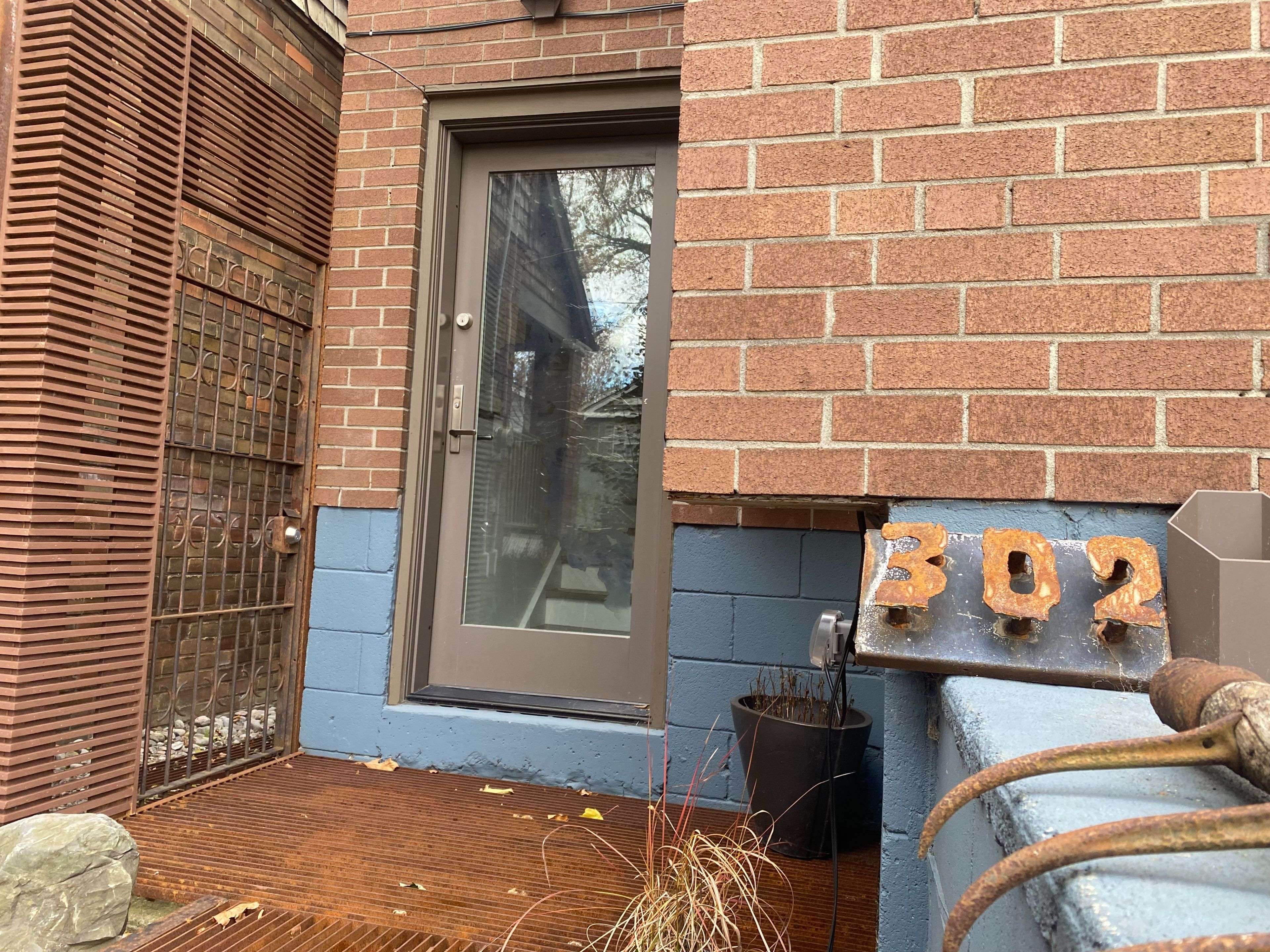 Toronto E01, ON M4L 3A3,302 Rhodes AVE