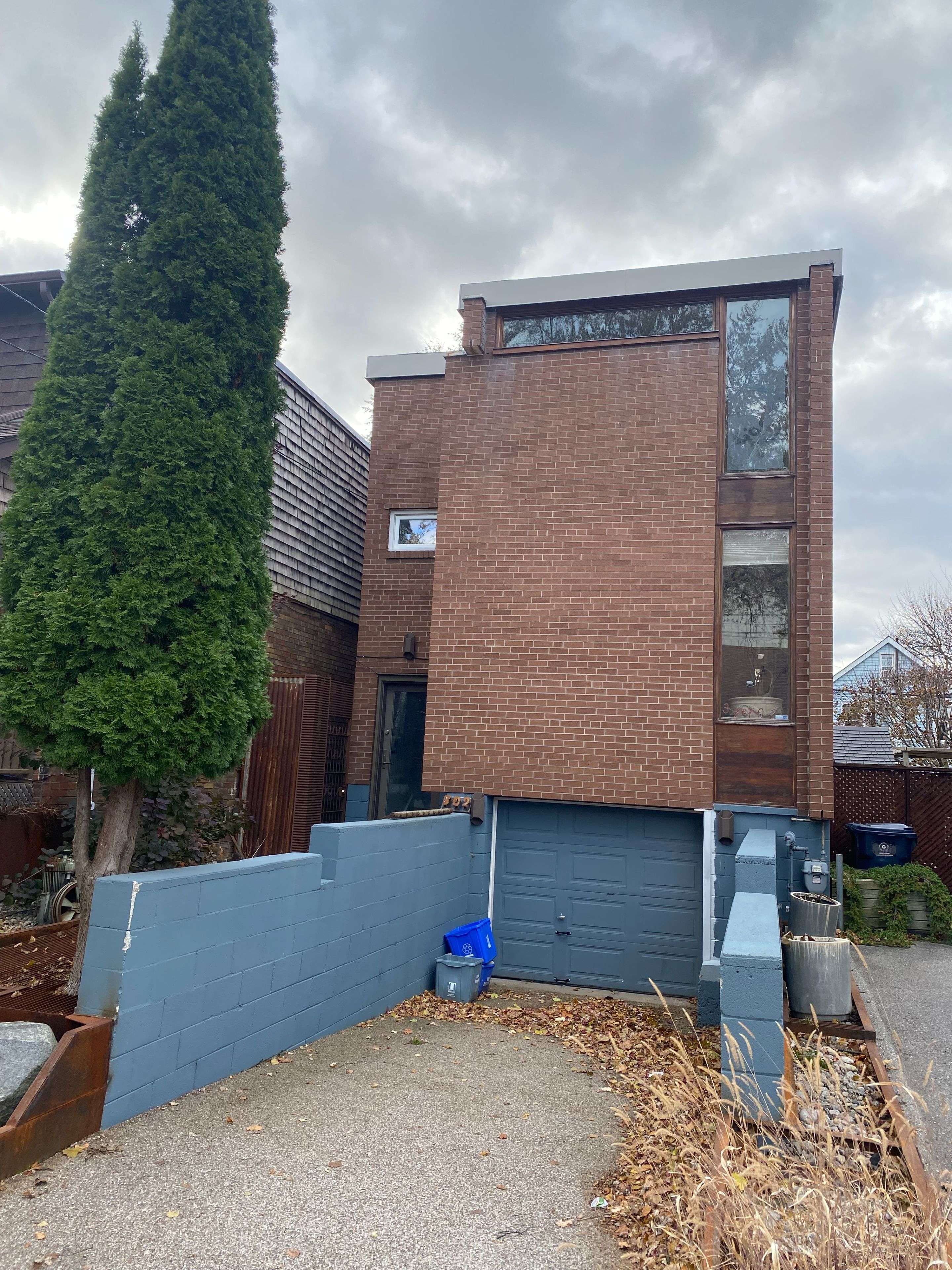 Toronto E01, ON M4L 3A3,302 Rhodes AVE