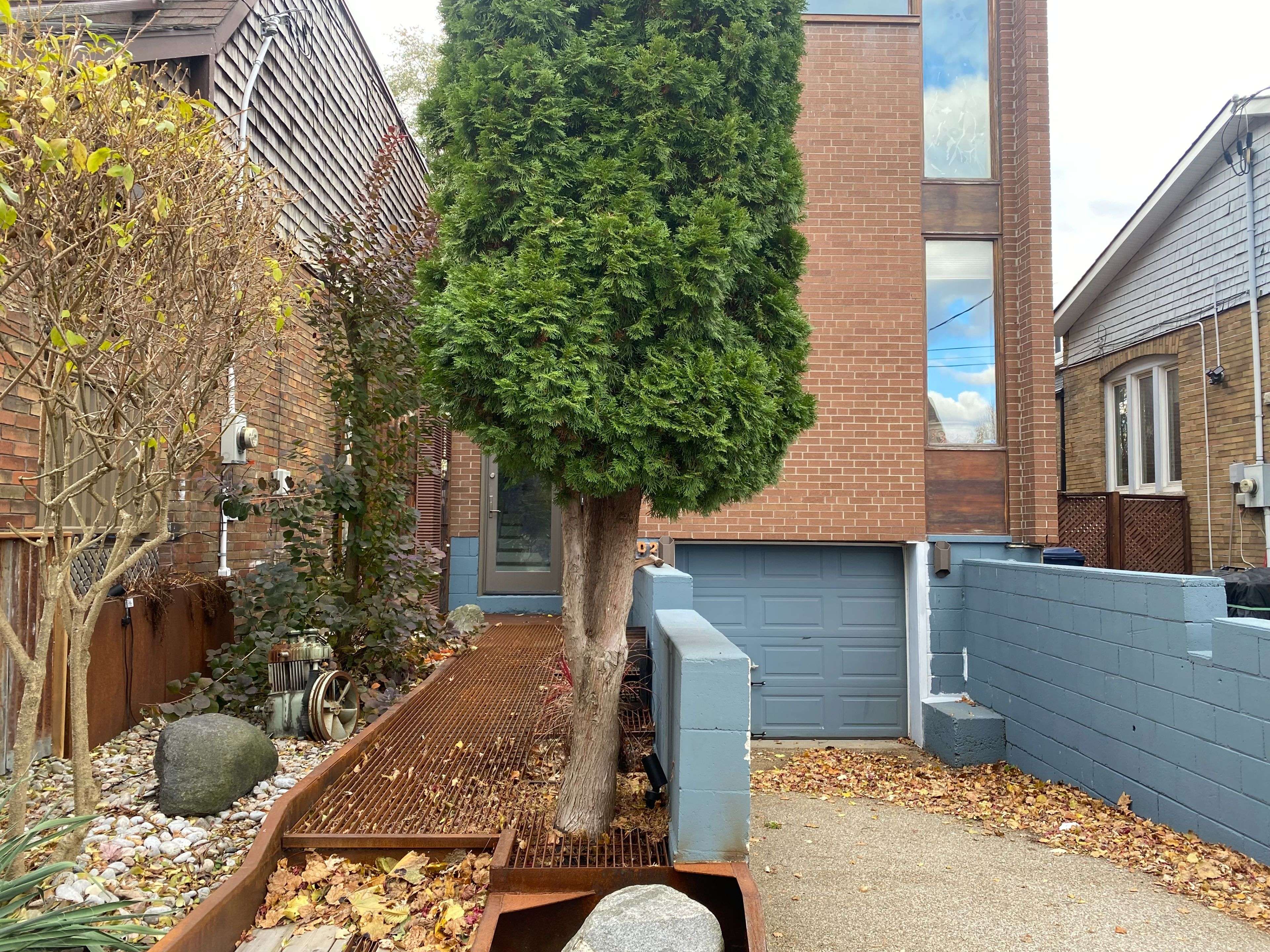 Toronto E01, ON M4L 3A3,302 Rhodes AVE