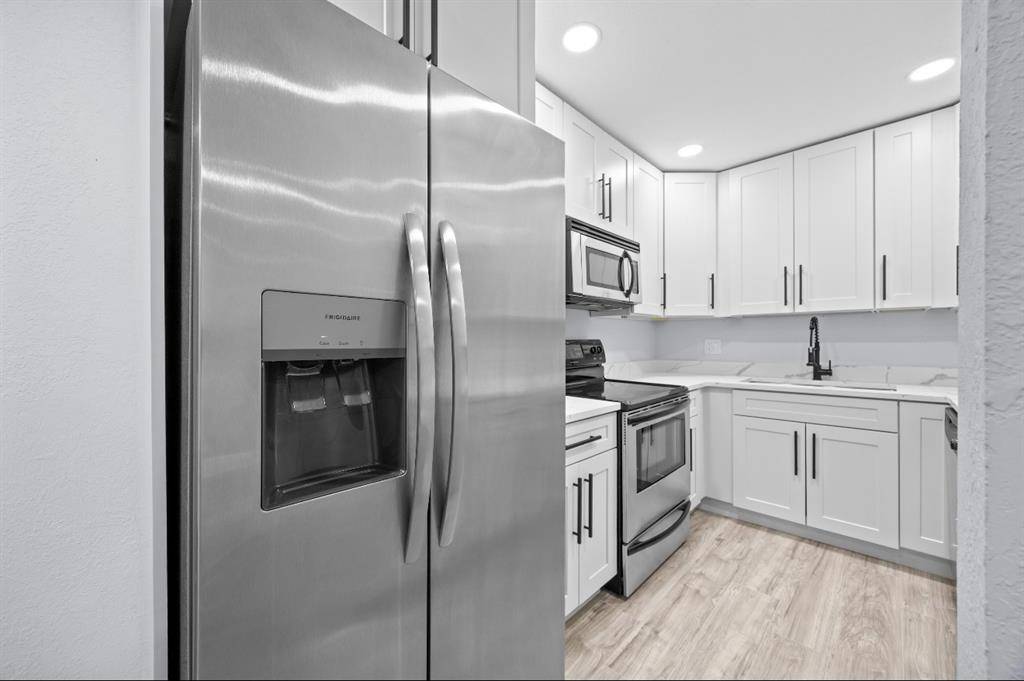 Lauderhill, FL 33319,6061 N Falls Cir Dr #109