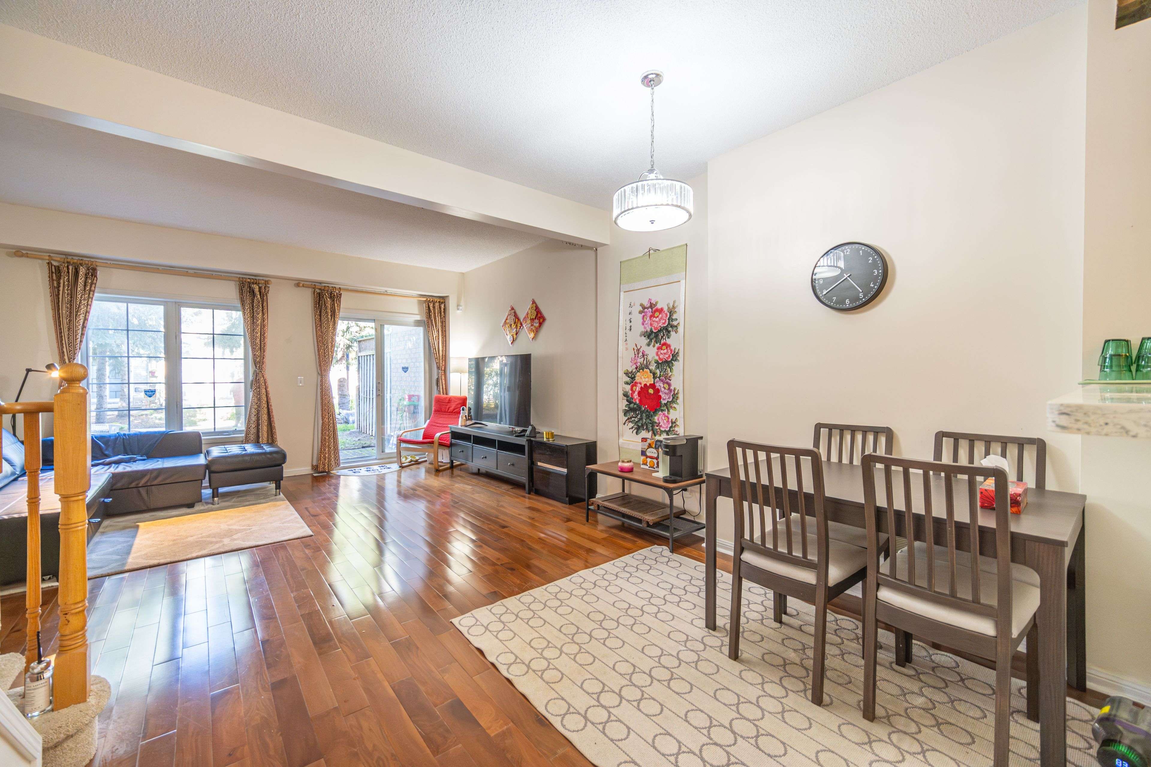 Markham, ON L3R 4G2,1 Alpen WAY #11