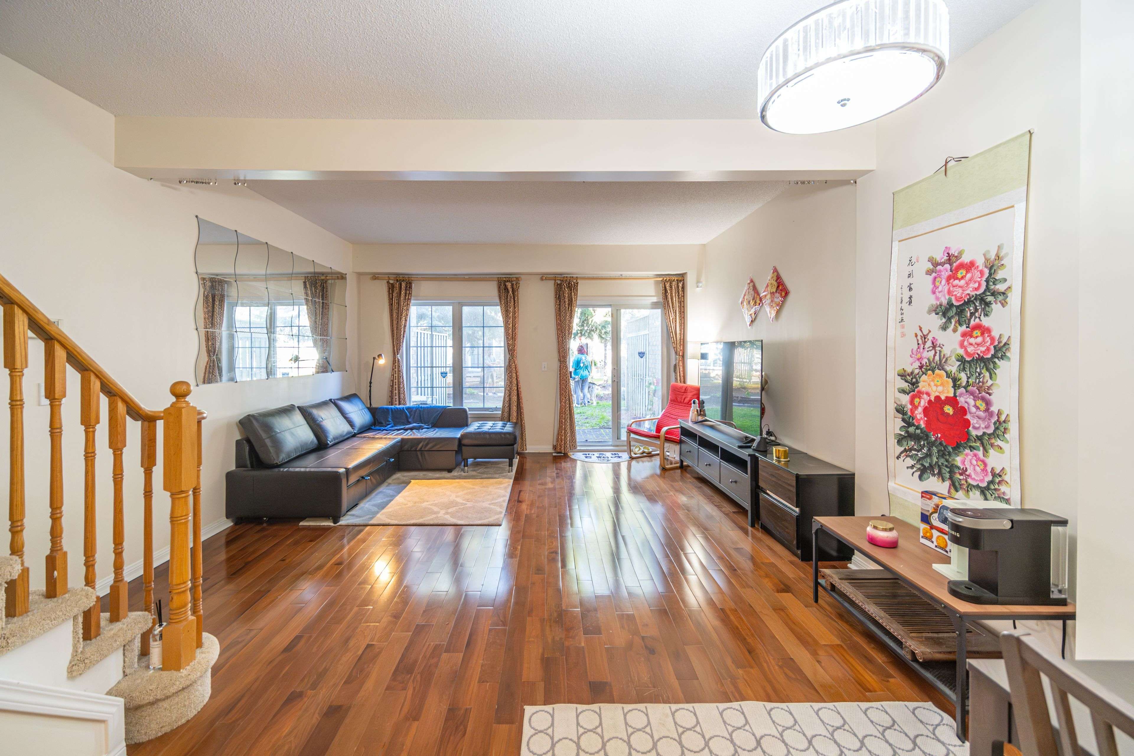 Markham, ON L3R 4G2,1 Alpen WAY #11