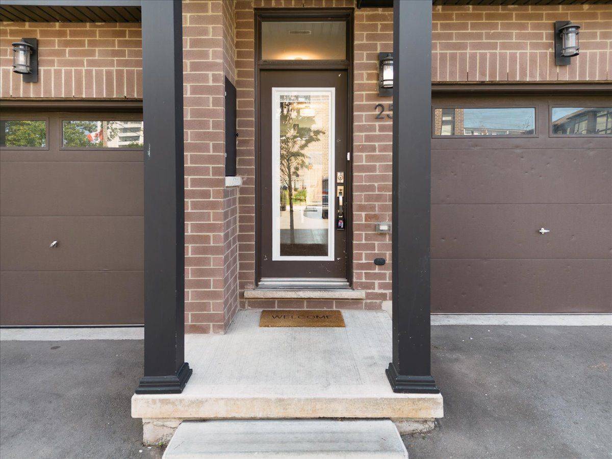 Hamilton, ON L8H 2A6,270 Melvin AVE #25