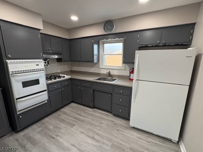 Lodi Boro, NJ 07644,11 Bernice Pl