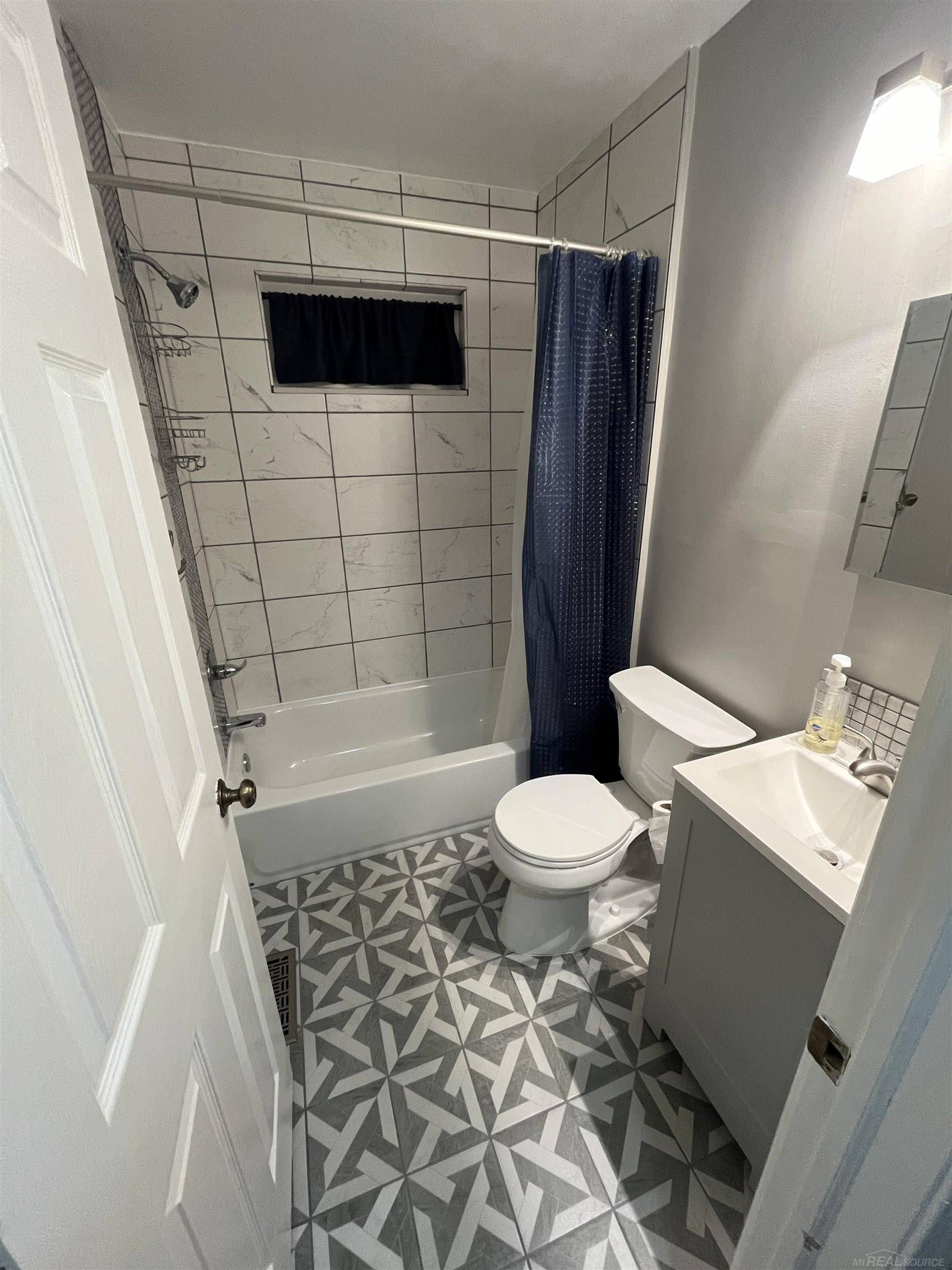 Royal Oak, MI 48073,715 Donald AVE