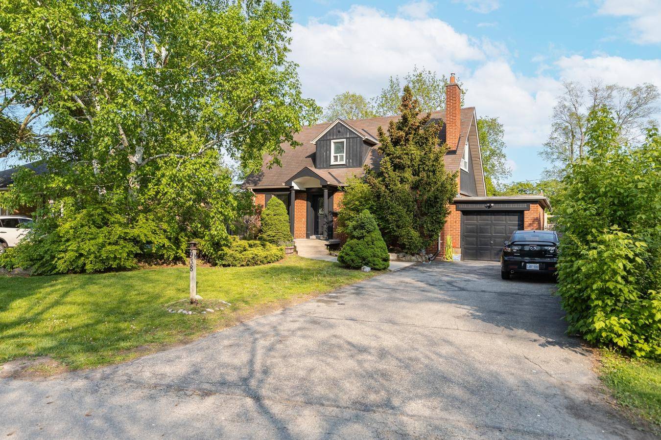 Mississauga, ON L4Y 1C6,938 Henley RD